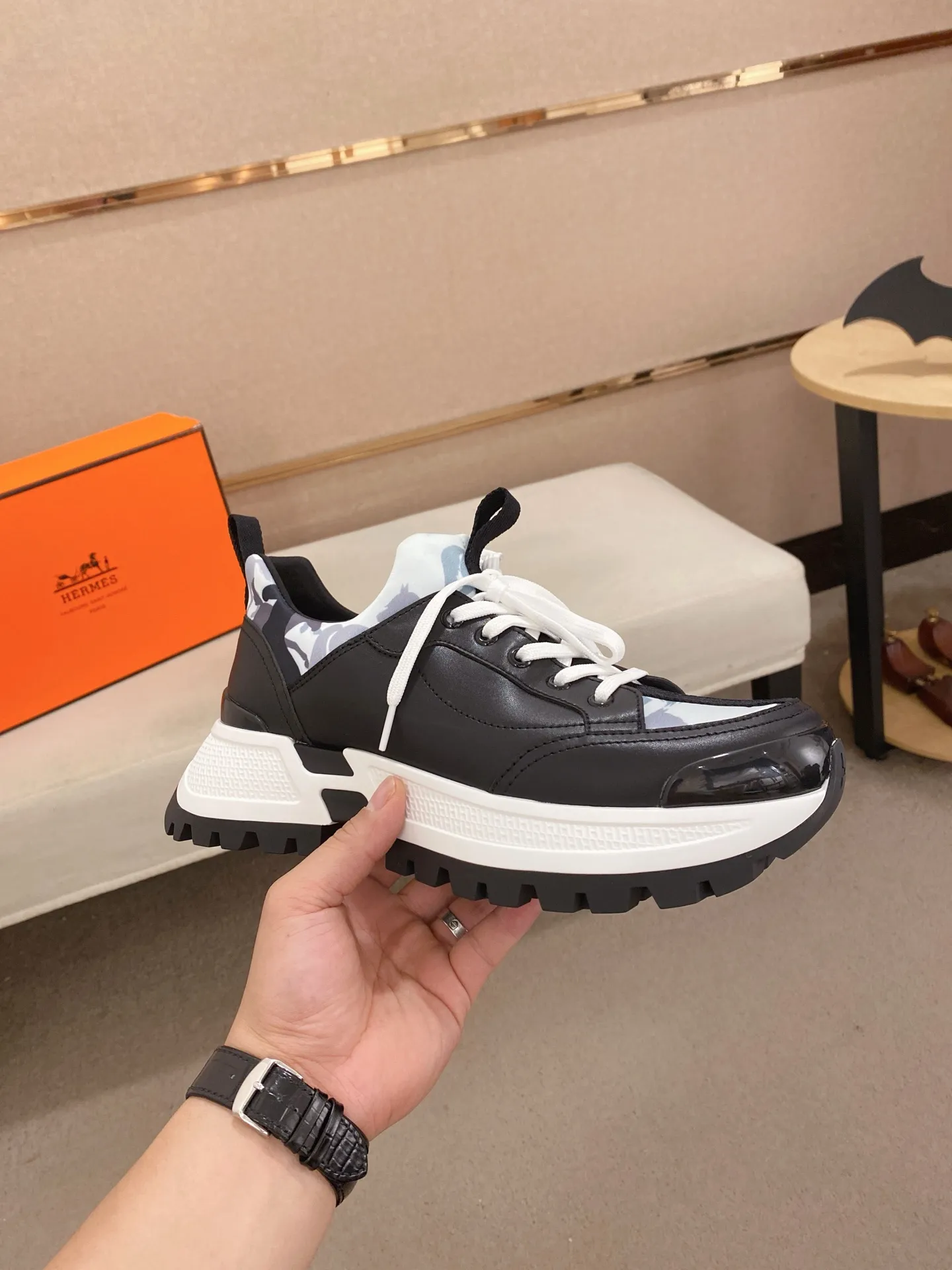 Men's clothing and shoes💰: 600💰《HERMES》【Classic original order·Version】Hermès; top 🔝purchasing agent🔍🔍men's latest 🇺🇸 counter sales simultaneously, imported from Italy original ▲▲cowhide ▲▲ (high-end, nobility, class) ) Exquisite workmanship (Italian 🇮🇹 imported water-dyed 🐂 cowhide lining) sole: original sole provided by the original factory, ⚠️exclusive double-layer activity·TPR·rubber·combined molded outsole; super comfortable·wear-resistant·non-slip·environmental protection The real thing is more beautiful if you take the real thing (high quality, follow the order). You can enter and exit the counter at will * Number of yards: 38-44 (can be customized 45-46, non-returnable)